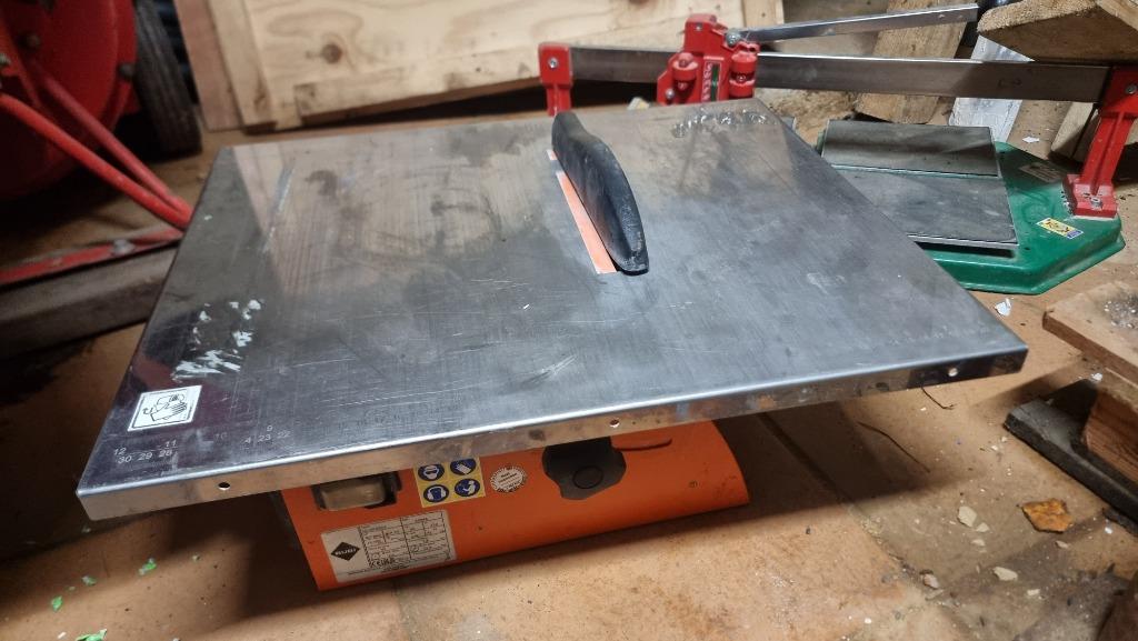 Scie à carreaux, Enlèvement, Utilisé