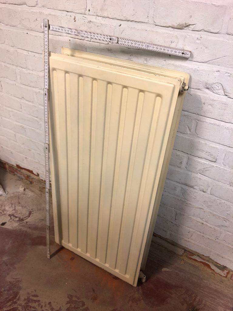 radiator t22, 900/400, 955W, 800 watts ou plus, Moins de 60 cm, Enlèvement, Utilisé