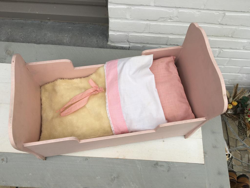 Groot poppenbed, Ophalen, Zo goed als nieuw