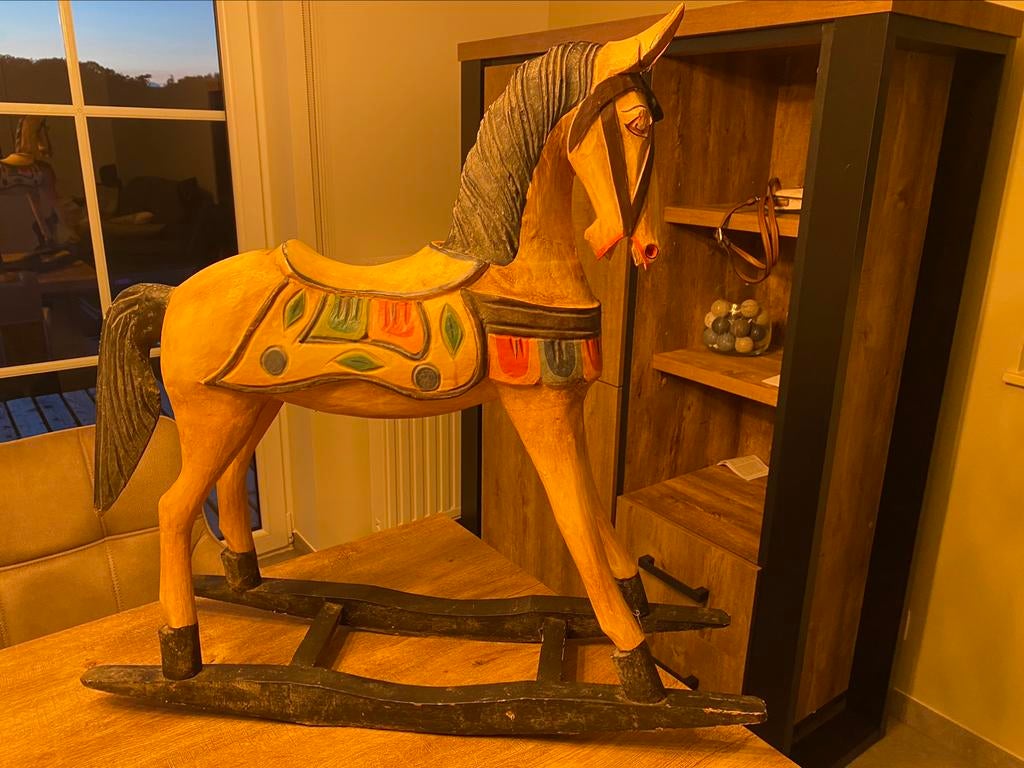 Cheval à bascule ancien, Gebruikt