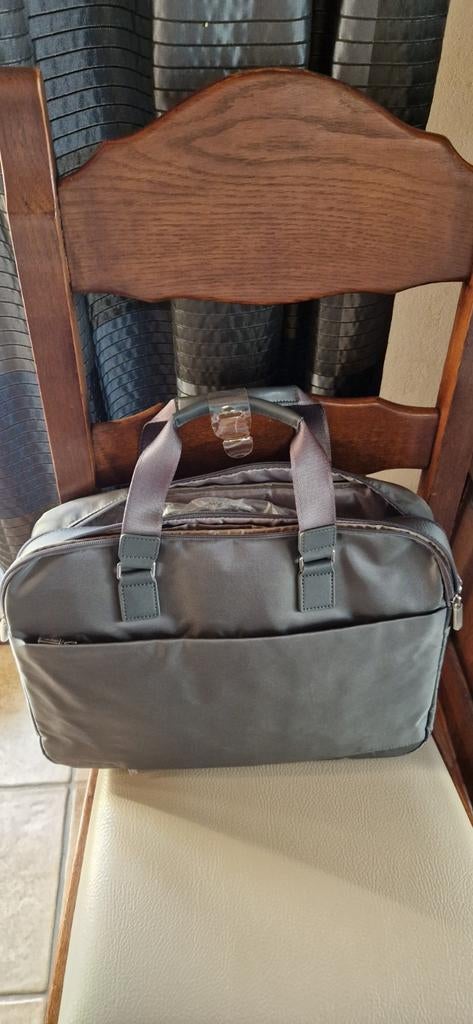 Hedgren charm business 15.6", Computers en Software, Laptoptassen, Ophalen of Verzenden, 15 inch, Nieuw, Aktetas