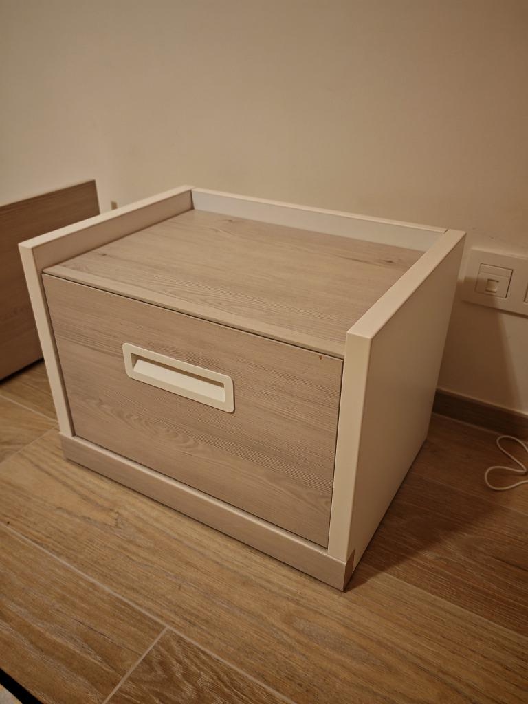 Table de chevet, Maison & Meubles, Comme neuf, Enlèvement, Bois, 45 à 65 cm