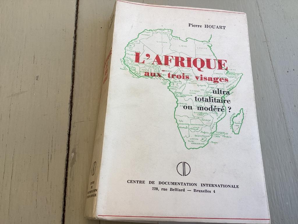 L’ AFRIQUE aux trois visages.  Pierre Houwaart, Enlèvement ou Envoi, 20e siècle ou après, Utilisé, Afrique