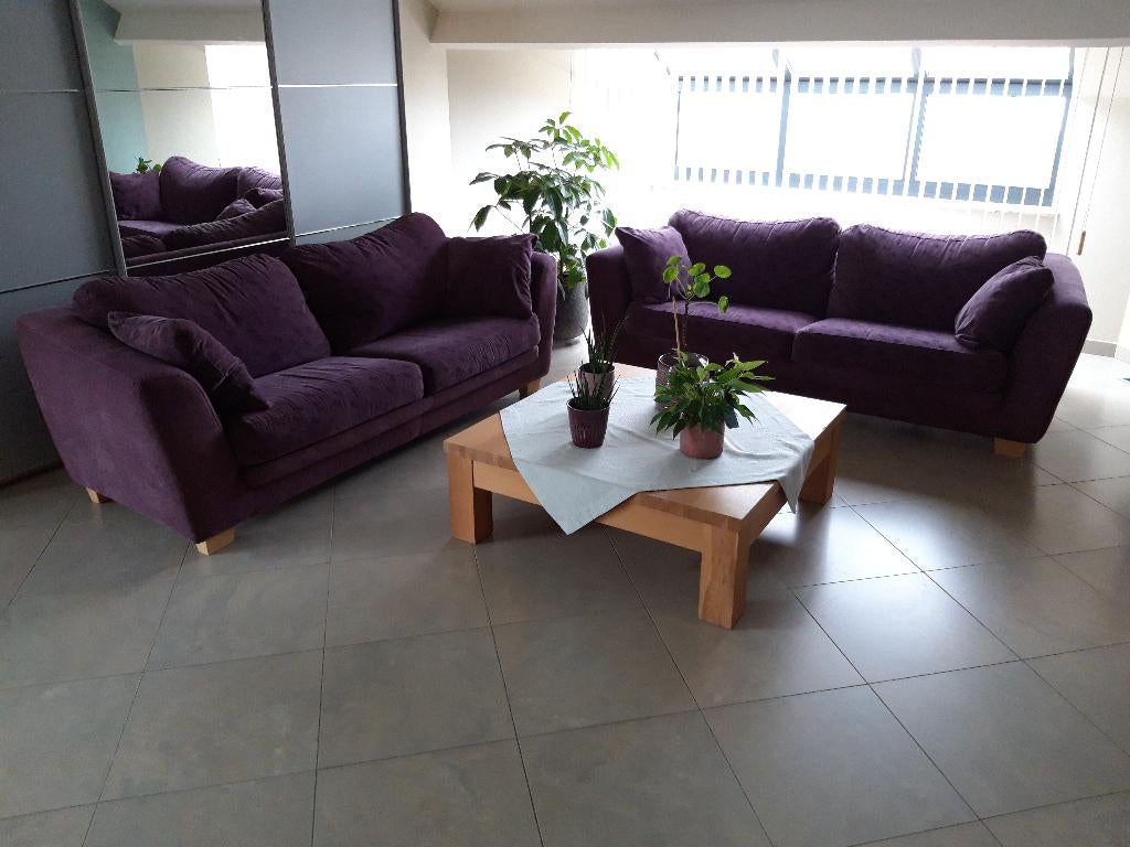 2 stoffen zetels 3-zit in aubergine kleur én salontafel, Huis en Inrichting, Driepersoons, 75 tot 100 cm, Ophalen of Verzenden