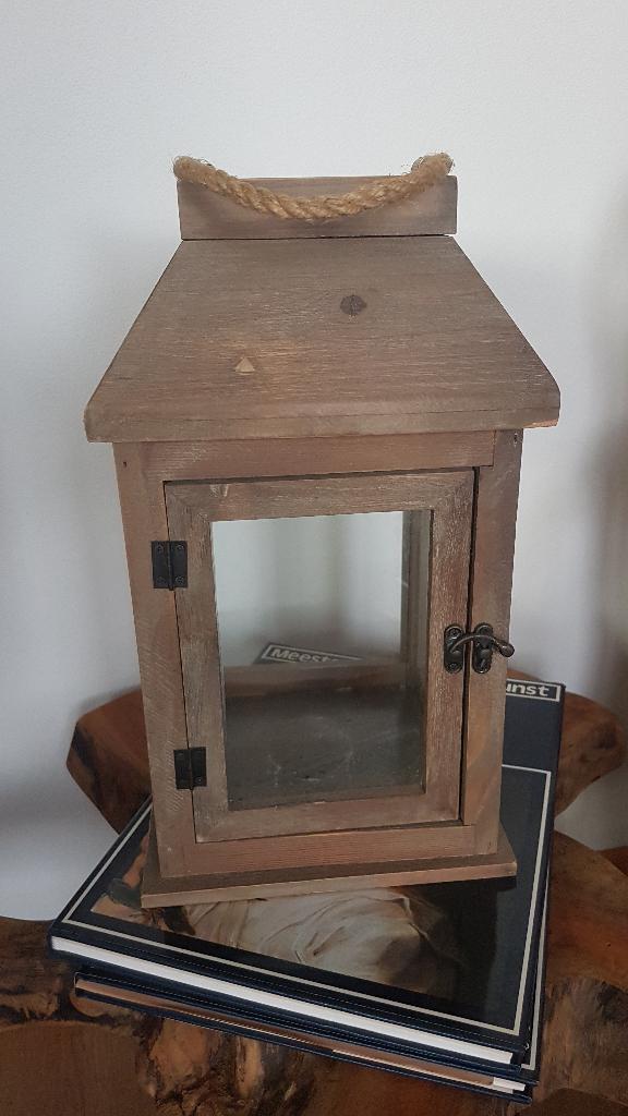 houten lantaarn, Enlèvement
