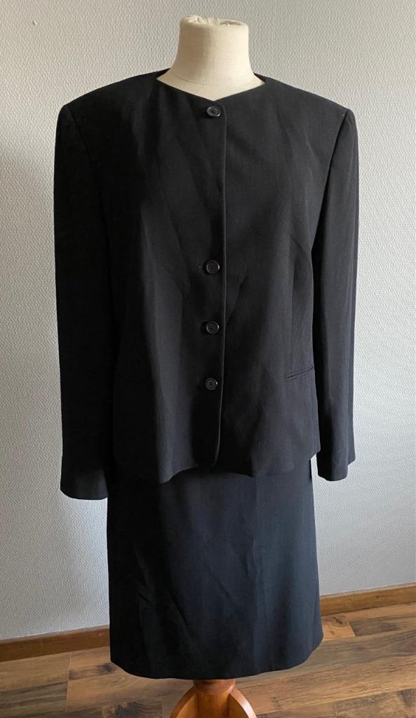 Zwart co-ord setje Hucke maat 46, Kleding | Dames, Kostuum of Pak, Verzenden, Zwart, Maat 46/48 (XL) of groter