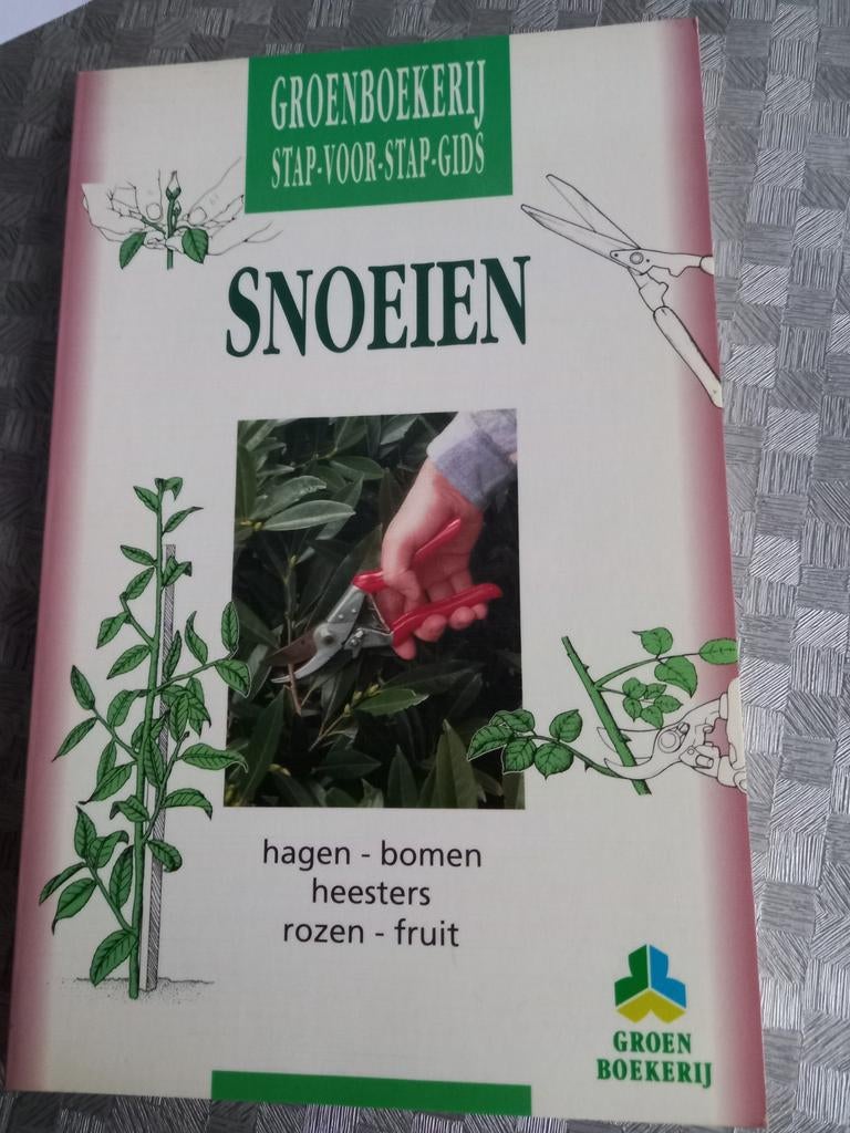 Christopher Brickell - Snoeien, Boeken, Ophalen of Verzenden, Zo goed als nieuw, Christopher Brickell