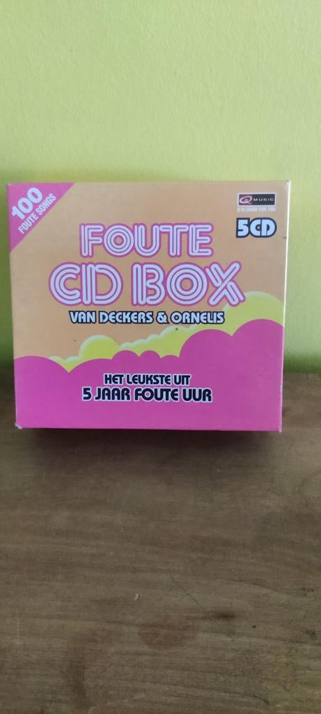 De foute cd box: 100 foute songs, Cd's en Dvd's, Cd's | Verzamelalbums, Zo goed als nieuw, Ophalen of Verzenden