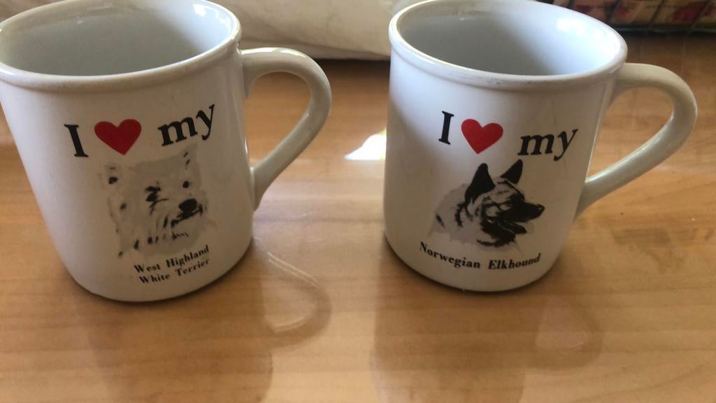 Tasses motif chiens, Utilisé, Porcelaine, Autres styles, Tasse(s) et/ou soucoupe(s)