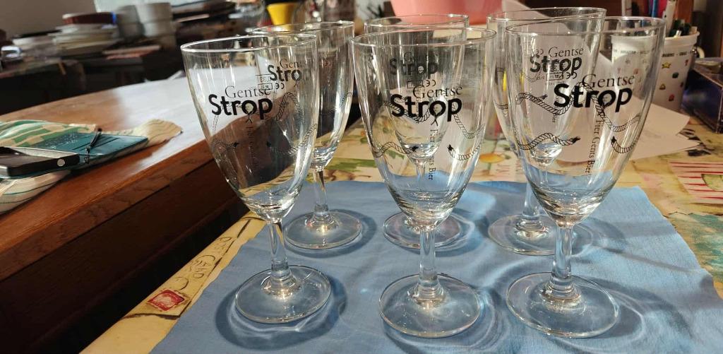 glazen bier Gentse Strop op voet 33 cl, Verzamelen, Ophalen of Verzenden, Zo goed als nieuw, Glas of Glazen, Overige merken
