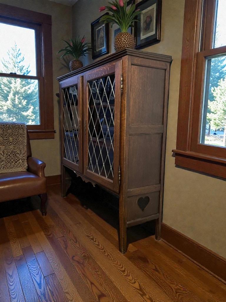Vintage houten kast / commode met bordeaux loodglas, Antiek en Kunst, Ophalen of Verzenden