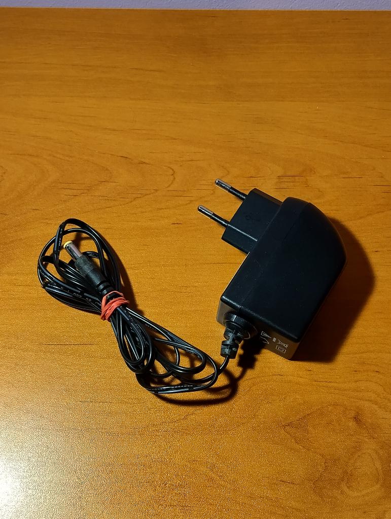 Sunny 100-240V 50-60Hz 12V-1,5A adapter/lader, Ophalen, Gebruikt