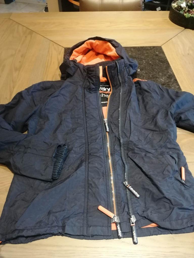 JAS BLAUW MERK SUPERDRY - MAAT L = M DUUR IN AANKOOP, Maat 38/40 (M), Ophalen of Verzenden, Gedragen, Superdry