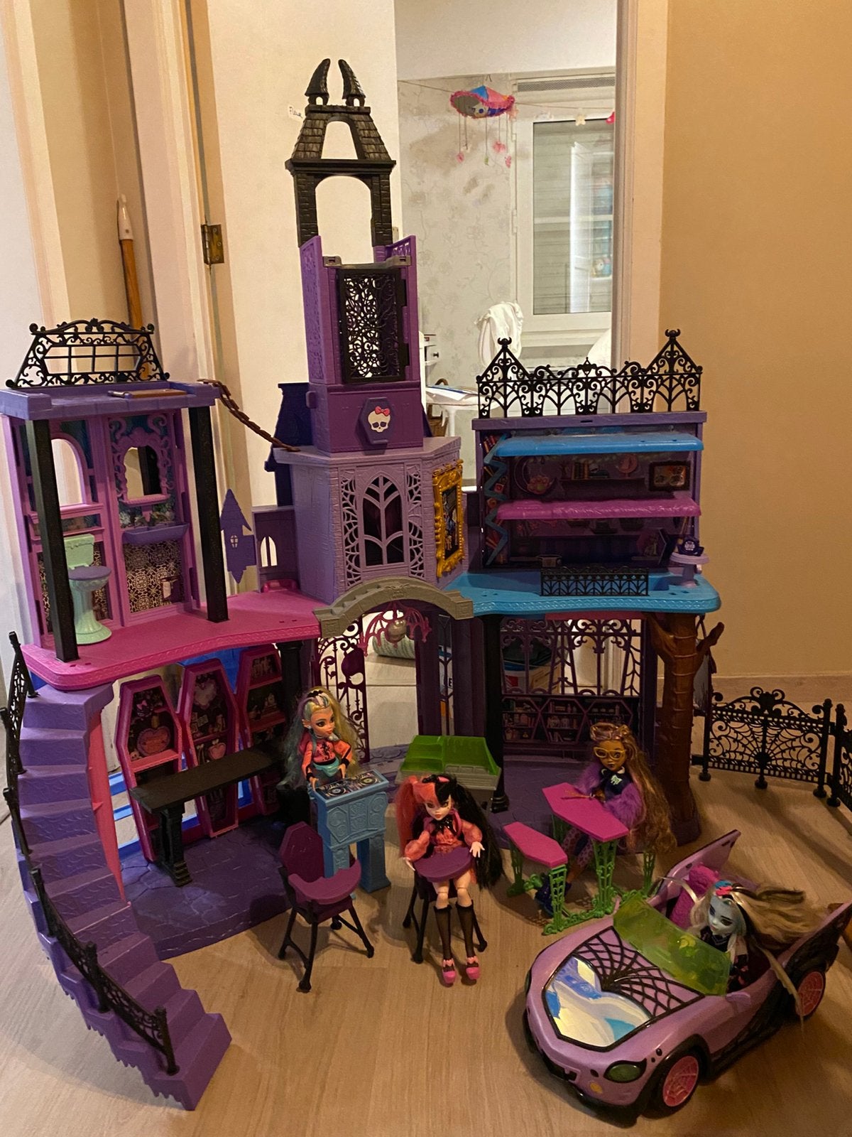 Monster high poppenhuis, Ophalen, Zo goed als nieuw, Poppenhuis