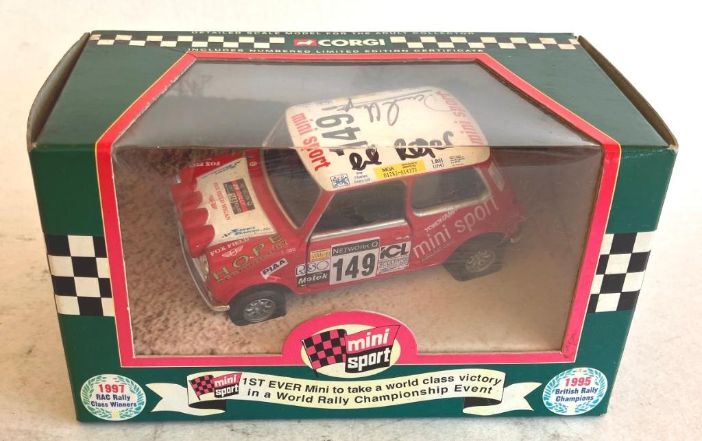 Mini Cooper RAC Rally MINI SPORT gesigneerd Corgi # 04427., Enlèvement ou Envoi, Comme neuf, Voiture