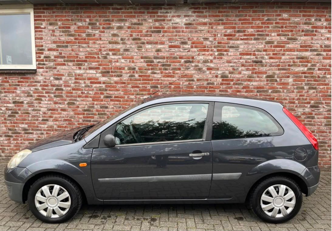 ford fiesta 1.3 benzine in top staat, Auto's, Elektrische ramen, Bedrijf, Fiësta, Euro 4