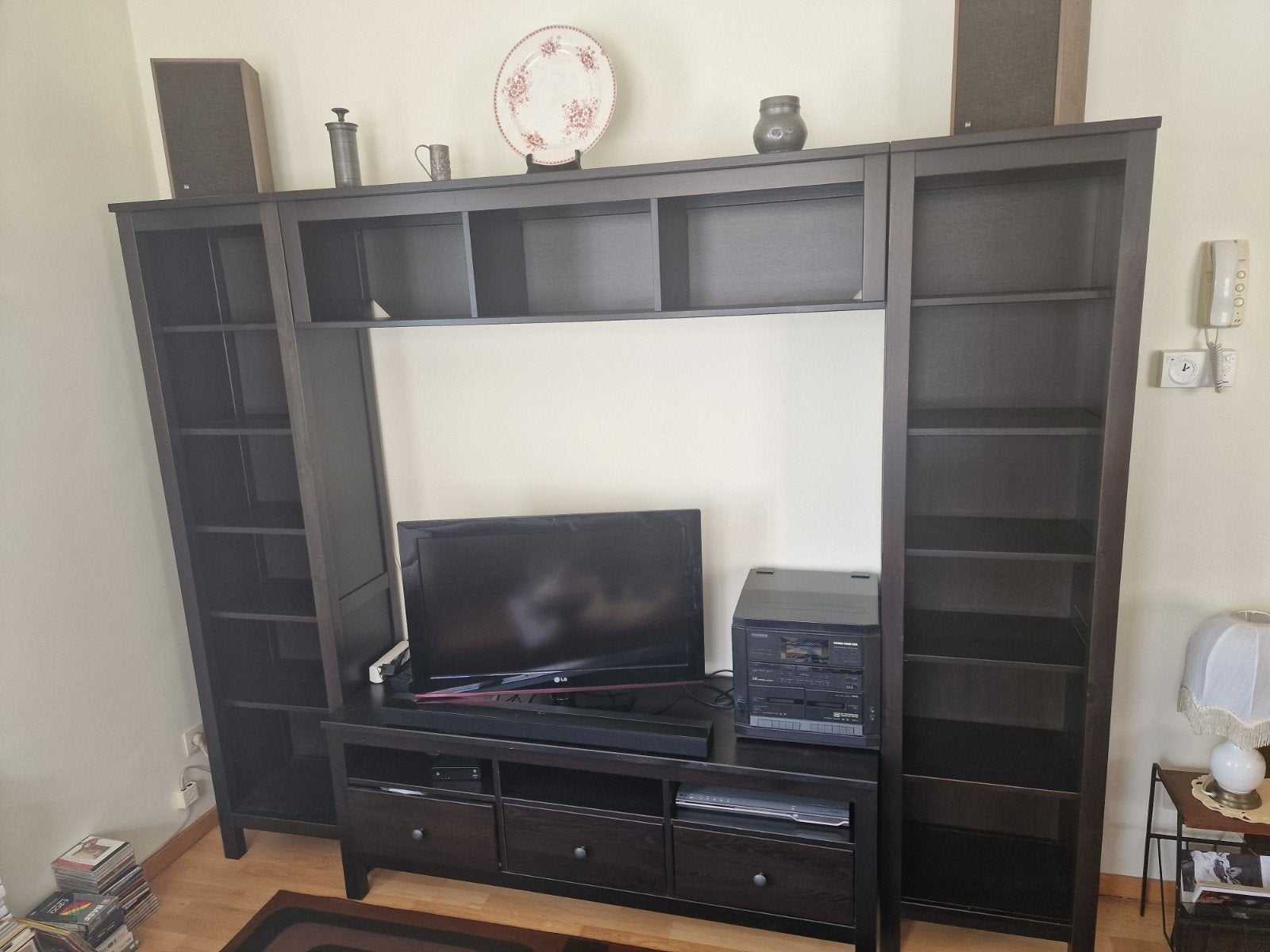 Meuble TV et contour, Enlèvement