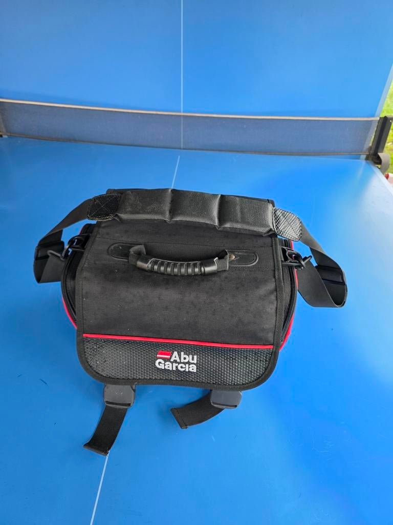 Tas met roofvismaterial, Ophalen