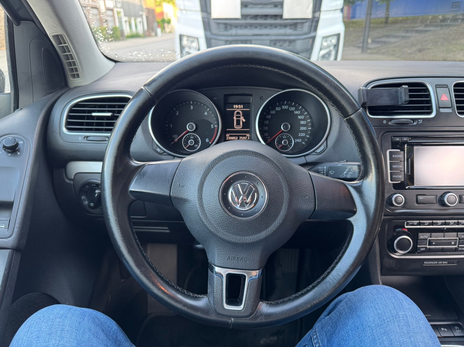 Golf 6 bleumotion 1.6 diesel bouwjaar 2011 3 deurs, Auto's, Volkswagen, Voorwielaandrijving, Euro 5, Stof, Zwart