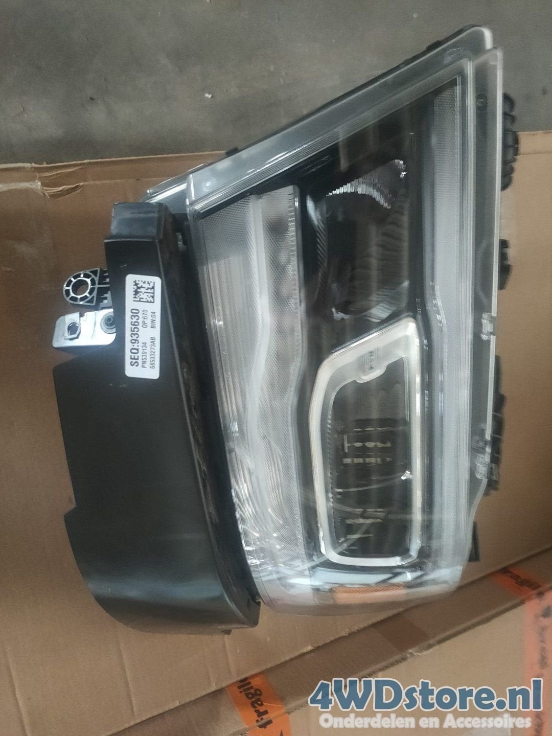 Dodge RAM 1500 Koplamp Links 68533273AB NIEUW, -, -, Nieuw, Ophalen of Verzenden
