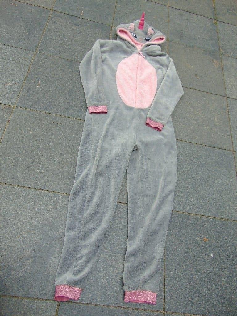 Unicorn onesie in prima staat, Kleding | Dames, Homewear, Ophalen of Verzenden, Gedragen, Maat 38/40 (M), Grijs