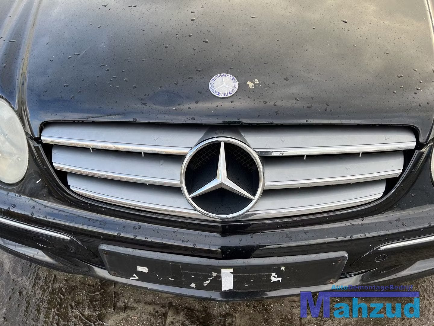 MERCEDES CLK W209 grille 2002-2010, Gebruikt, Mercedes-Benz AG, Mercedes-Benz, Mercedesstrasse 120
70372  Stuttgart, DE