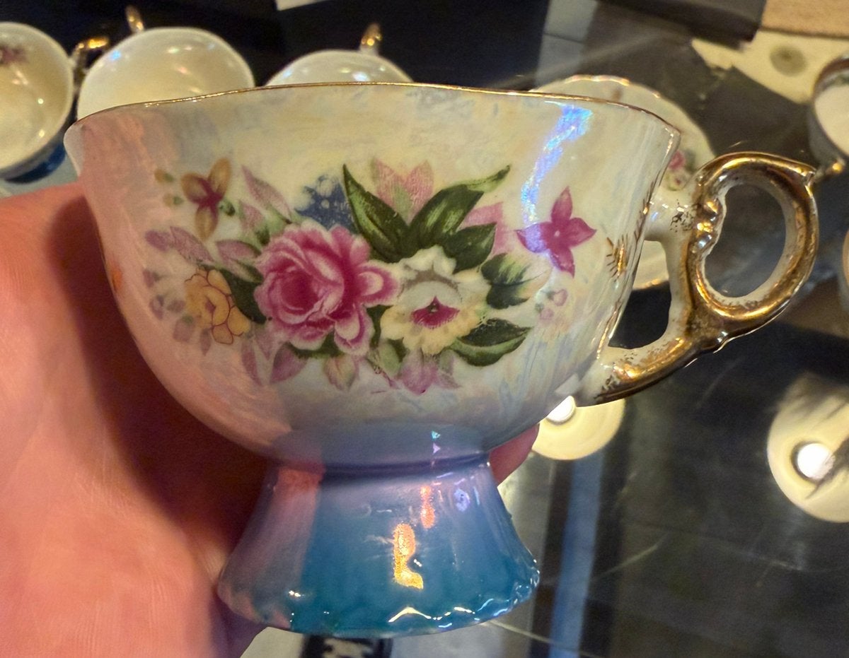 Service de tasse ancien, Enlèvement