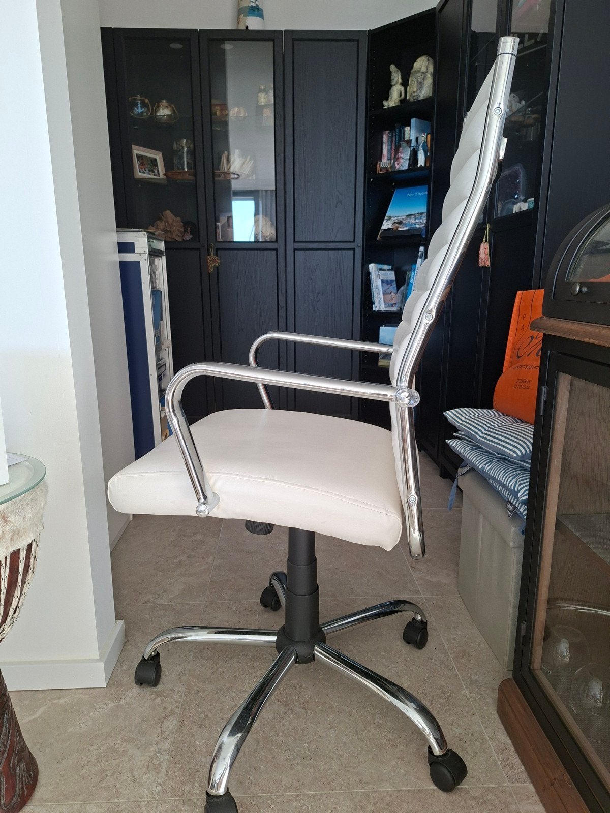 chaise de bureau en cuir (pick up Blankenberge), Enlèvement, Utilisé, Blanc, Chaise de bureau