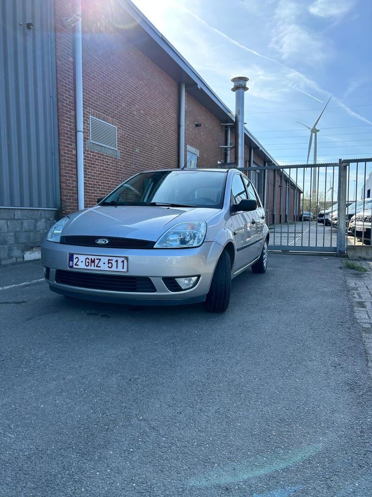 Ford fiesta 2005 1.25 benzine te koop, Auto's, Voorwielaandrijving, 50 kW, Zwart, 4 cilinders