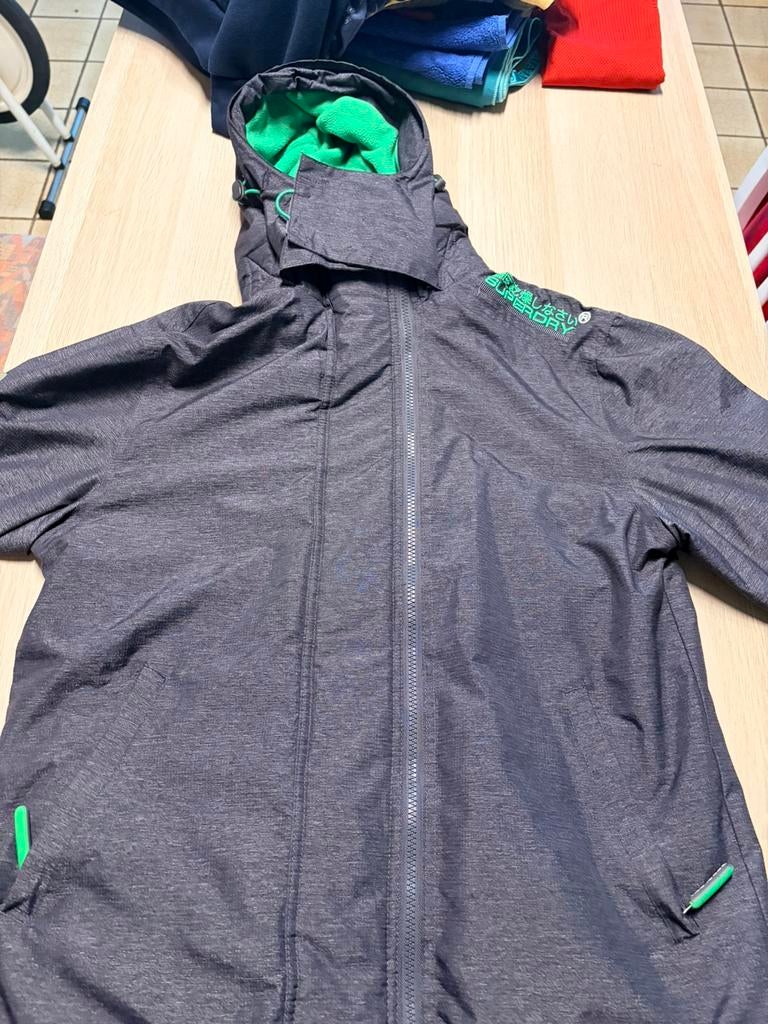 Superdry jas, Caravanes & Camping, Vêtements de pluie, Enlèvement, Comme neuf, Imperméable, Heren