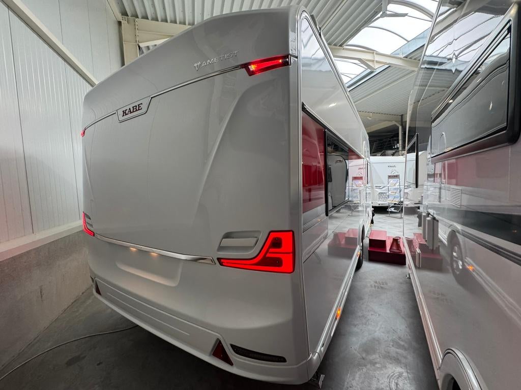 Kabe Ametist 560 GLE KS 2025 met XT mover en Thule luifel, 2 aparte bedden, Rondzit, Schokbreker, 7 tot 8 meter