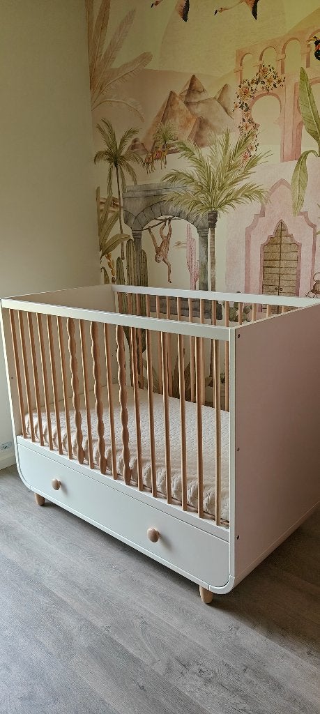 Babybedje + Matras + Mastrasbeschermer + 3 hoeslakens, Zo goed als nieuw, Minder dan 140 cm, Minder dan 70 cm, Ophalen