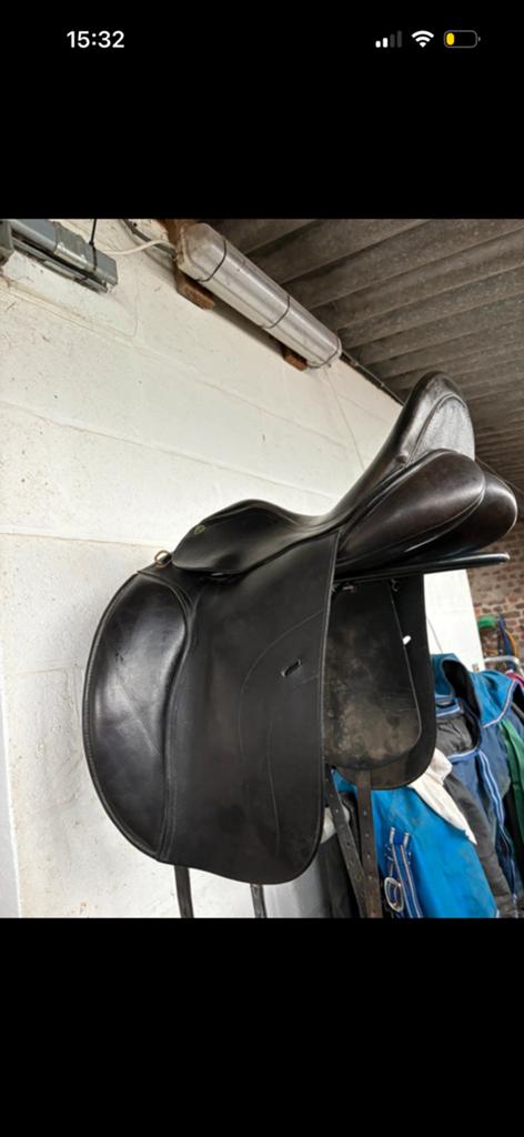Dressuurzadel LJ, Dieren en Toebehoren, Paarden en Pony's | Zadels, Ophalen, Zo goed als nieuw