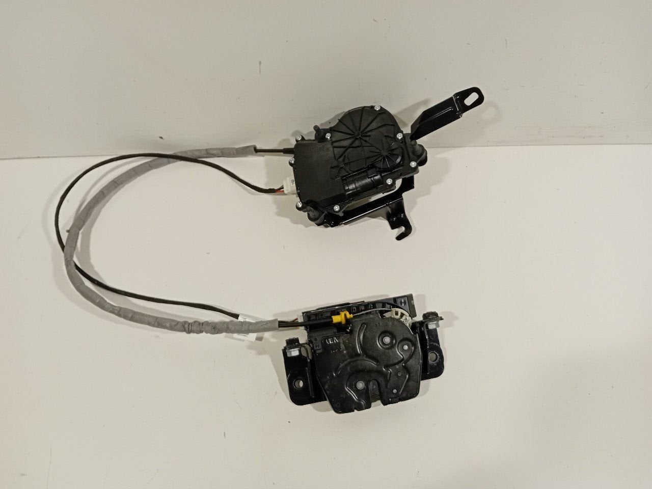 Slot mechaniek kofferdeksel achterklep elektrisch BMW 4 seri, Onderdelen@venauto.nl, Van der Ven Autorecycling B.V., Gebruikt