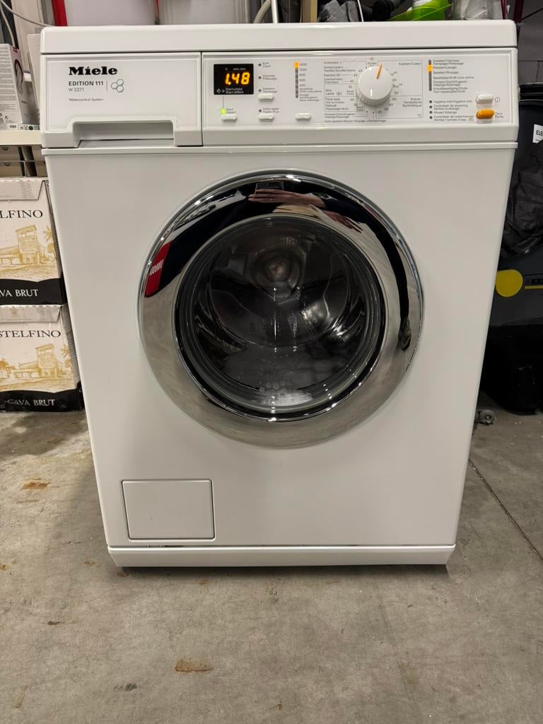 Miele Wasmachine w3371, Ophalen, Zo goed als nieuw, Voorlader, 85 tot 90 cm