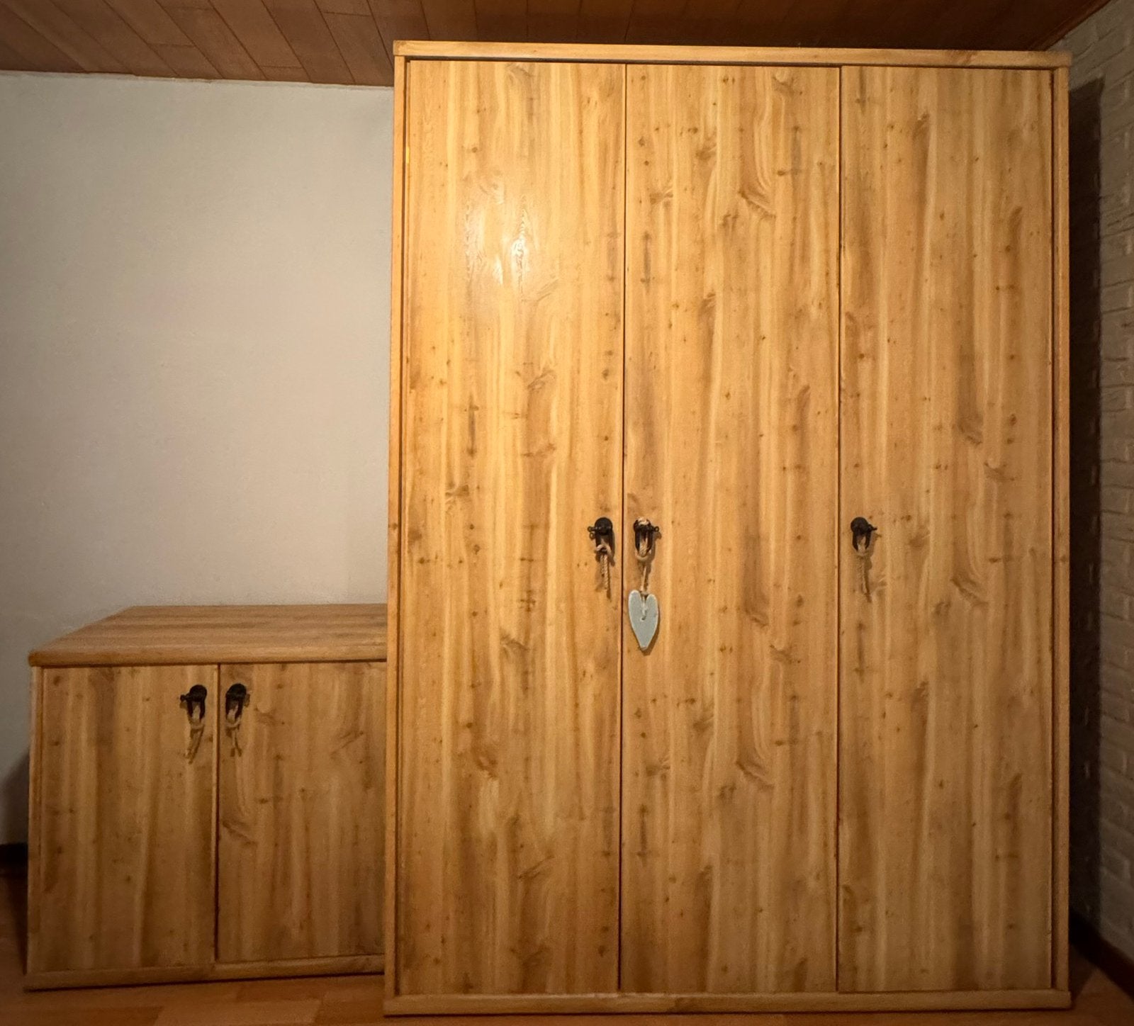 Kinderkamer: kleerkast + bed met onderschuifbed + kastje, Ophalen, Gebruikt