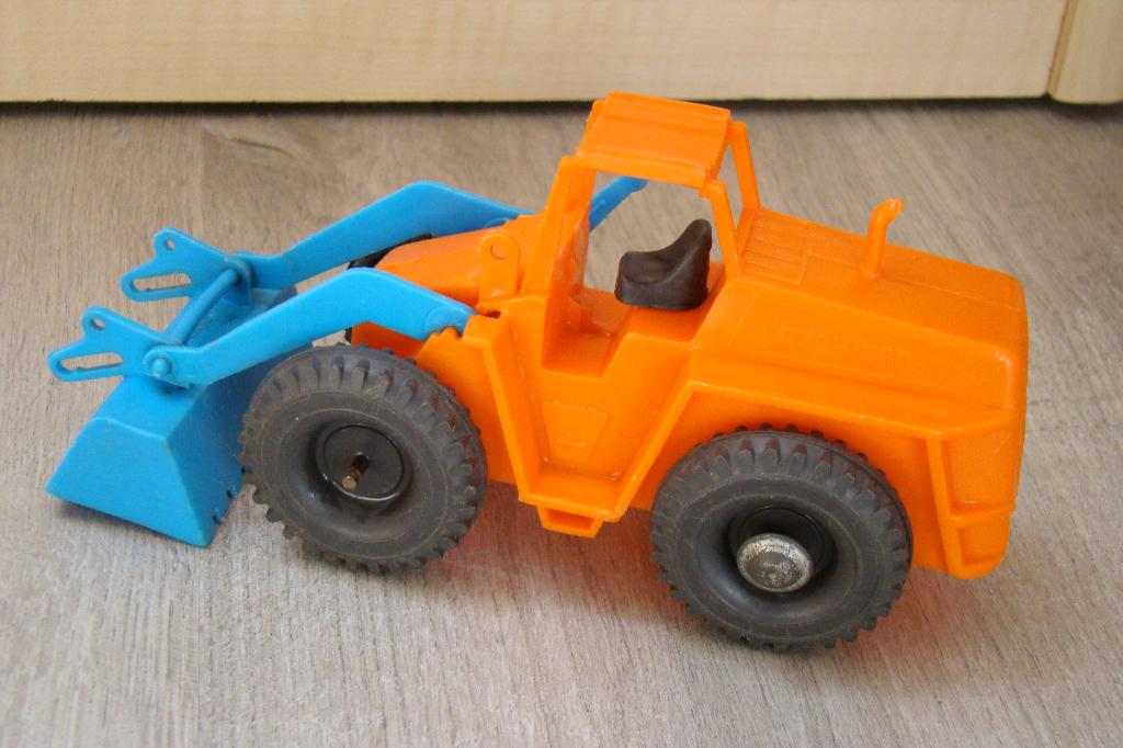 Bulldozer 18x6cm x +/- 8cm hoogte  , stevige kunststof, Kinderen en Baby's, Speelgoed |Speelgoedvoertuigen, Ophalen of Verzenden