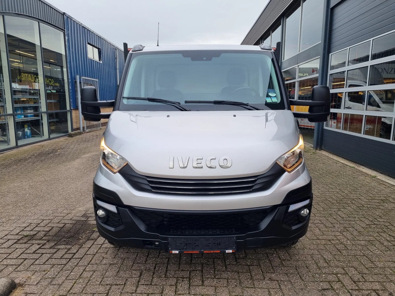 Iveco Daily 65C18 3.0D Open Laadbak 6M Euro6 GVW 6500kg, Autos, Argent ou Gris, Achat, Euro 6, Entreprise