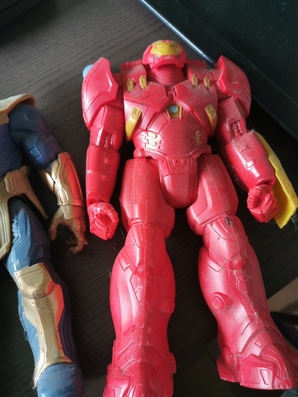 Grande boîte de figurines articulées, Enlèvement