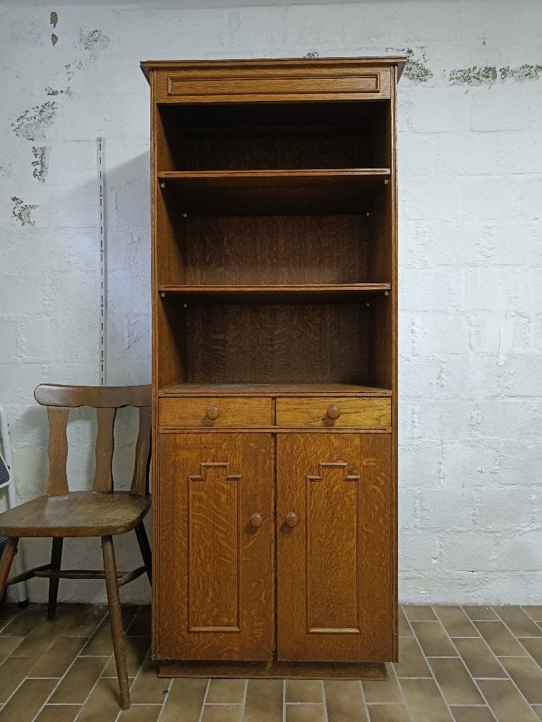 Donker houten kast, Enlèvement