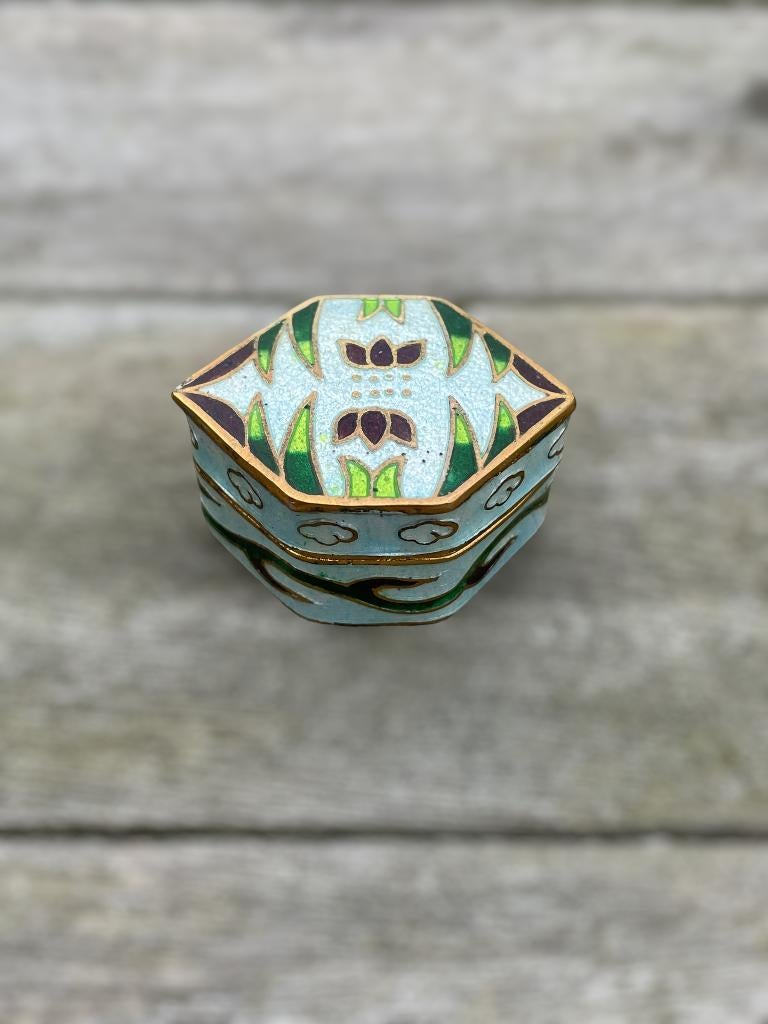 Boîte ancienne en émaux cloisonnés mini coffret décor floral, Enlèvement ou Envoi