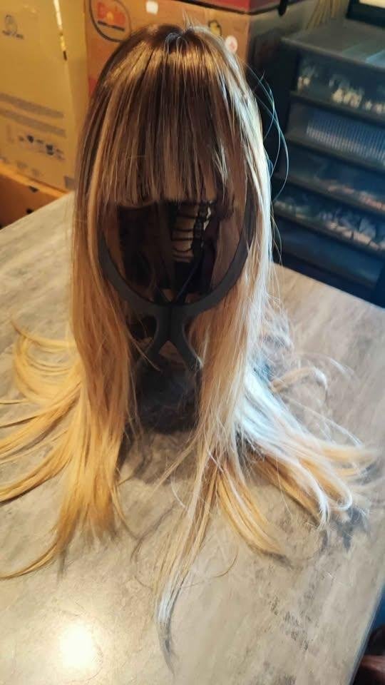pruik blond ,bruin enz, Bijoux, Sacs & Beauté, Beauté | Soins des cheveux, Enlèvement ou Envoi, Comme neuf, Perruque ou Extension de cheveux
