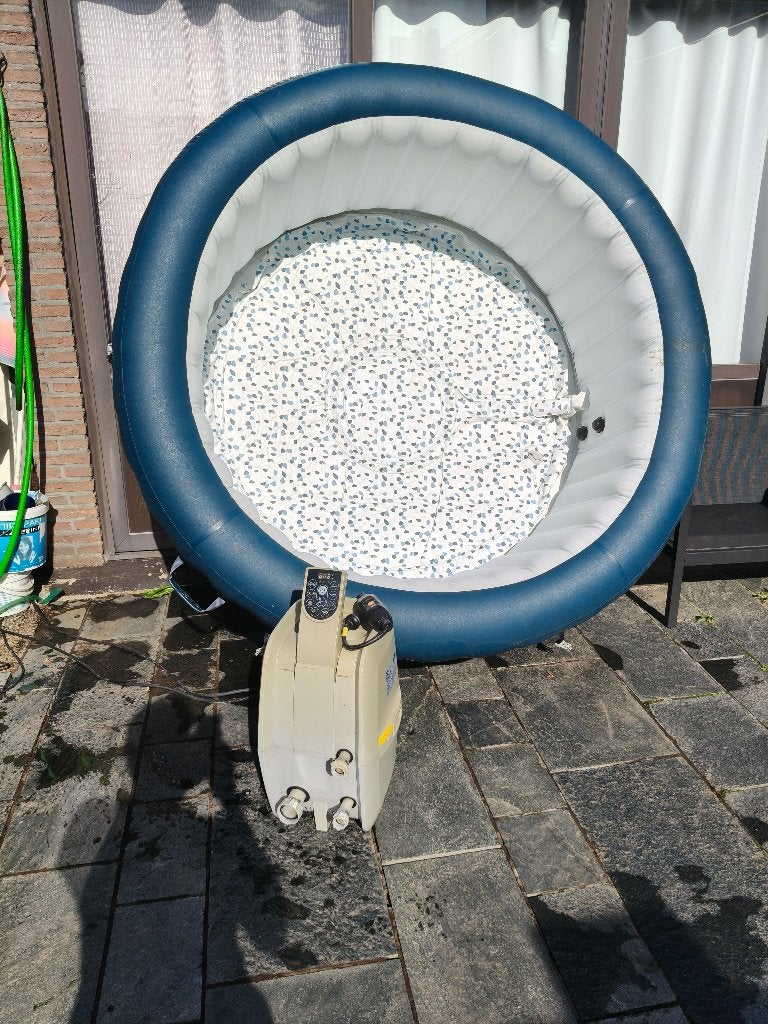 Opblaasbare jaccuzzi, Tuin en Terras, Ophalen, Gebruikt, Afdekzeil, Opblaasbaar