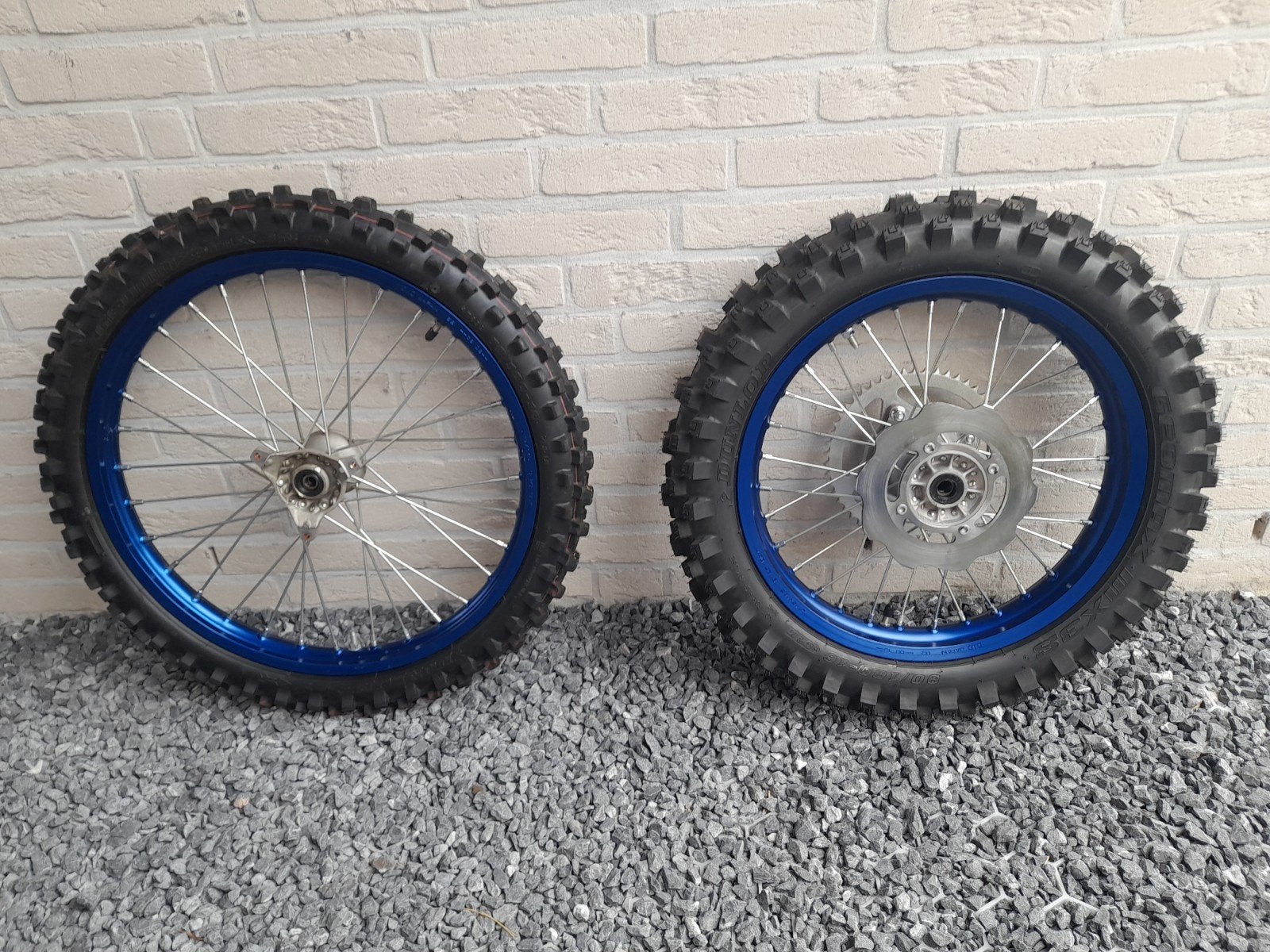 Set wielen YZ85 2026, Ophalen