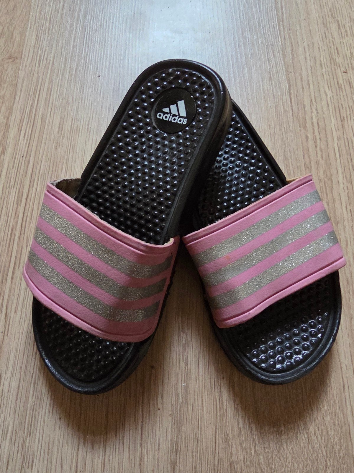 👣👣Slippers Adidas roze/zilver glitter gestreept, Adidas, Jongetje of Meisje, Overige typen, Ophalen of Verzenden