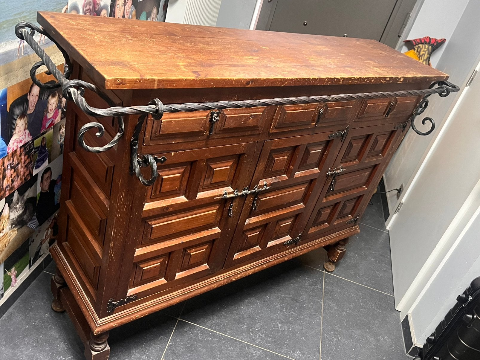 Spaanse Barset Massief Hout Stijl Castellano, Jaren '70, Huis en Inrichting, Ophalen, Gebruikt, Inclusief barstoelen