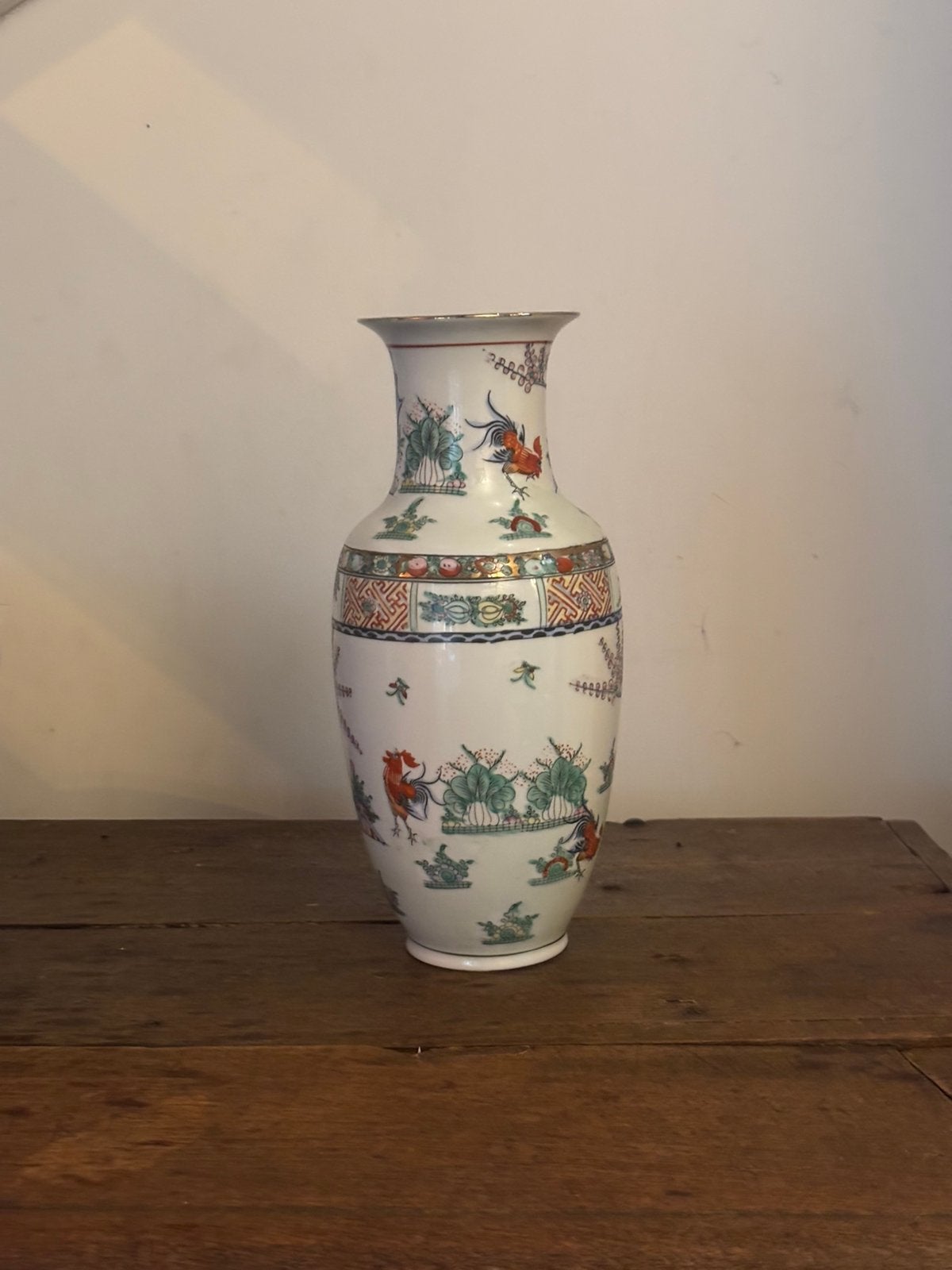 Grand vase chinois — Porcelaine vintage — Bordure dorée, Antiquités & Art, Antiquités | Vases, Enlèvement
