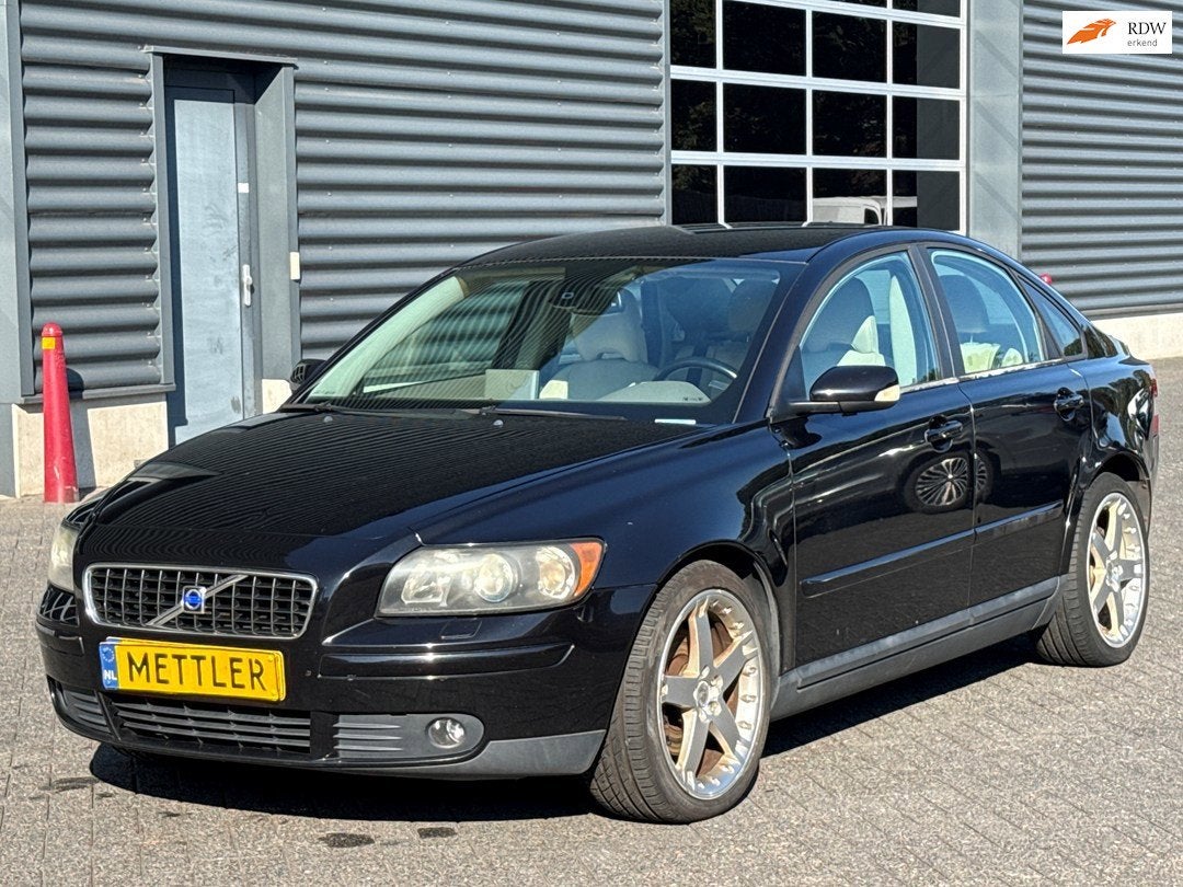 Volvo S40 2.4 Exclusive | Navigatie | Trekhaak | Stoelverwar, Autos, Achat, Entreprise, 700 kg, 217 g/km