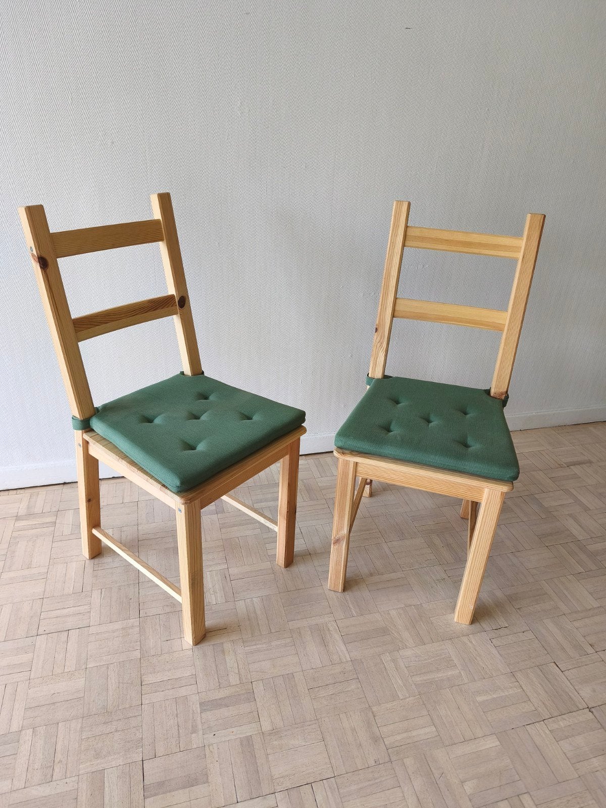 2 IKEA IVAR wooden chairs, Ophalen