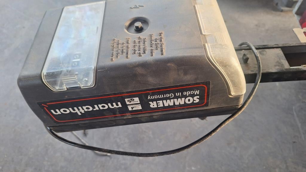 Porte de garage motorisée avec télécommande et capteur, Bricolage & Construction, Enlèvement